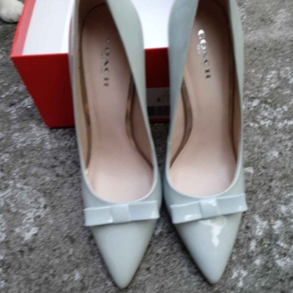 New with Box COACH Hallie Light Blue Patent Leather Heels Size 37/6.5 - Picture 1 of 7